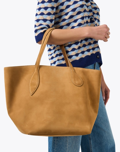 sprout-brown-suede-tote-bag_look.jpeg